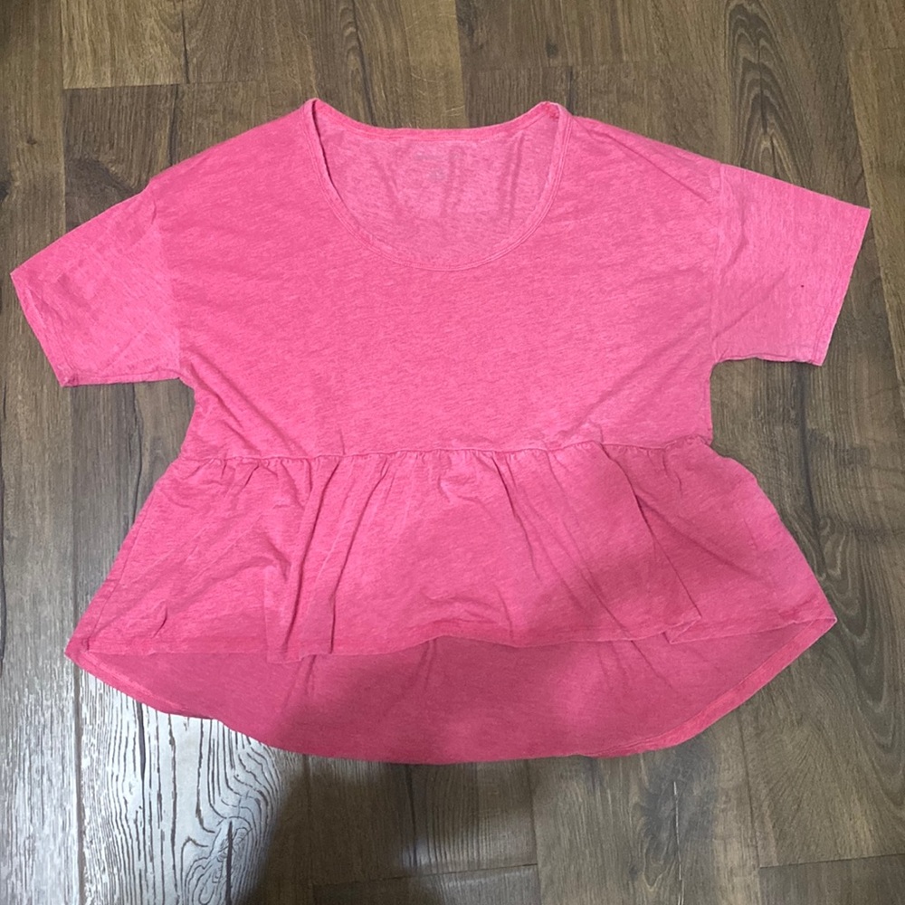 American Eagle pink high-low shirt